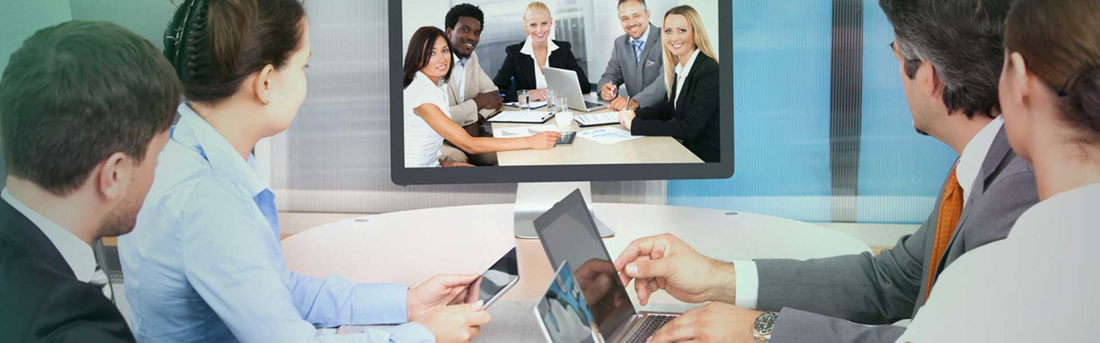 Advantages-Of-Using-Internet-Conferencing-on-PassionArticles
