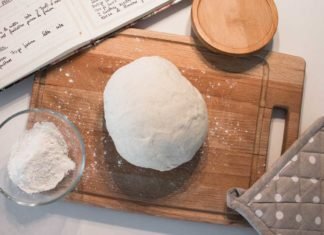 Stretch-Pizza-Dough-Know-the-Professional-Way-on-passionarticles